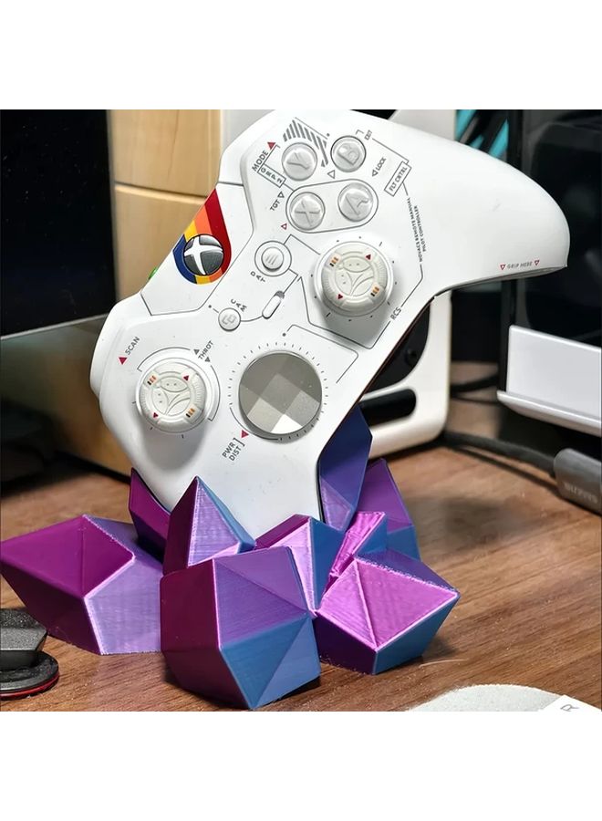 حامل جهاز تحكم الألعاب بتصميم كريستالي مطبوع ثلاثي الأبعاد باللون الرمادي متوافق مع Xbox وPS4 وPS5 - Image 1